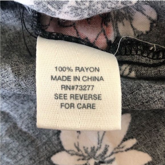 NEW NWOT BLACK FLORAL FRONT TIE CROP TOP SIZE MED - Picture 10 of 11